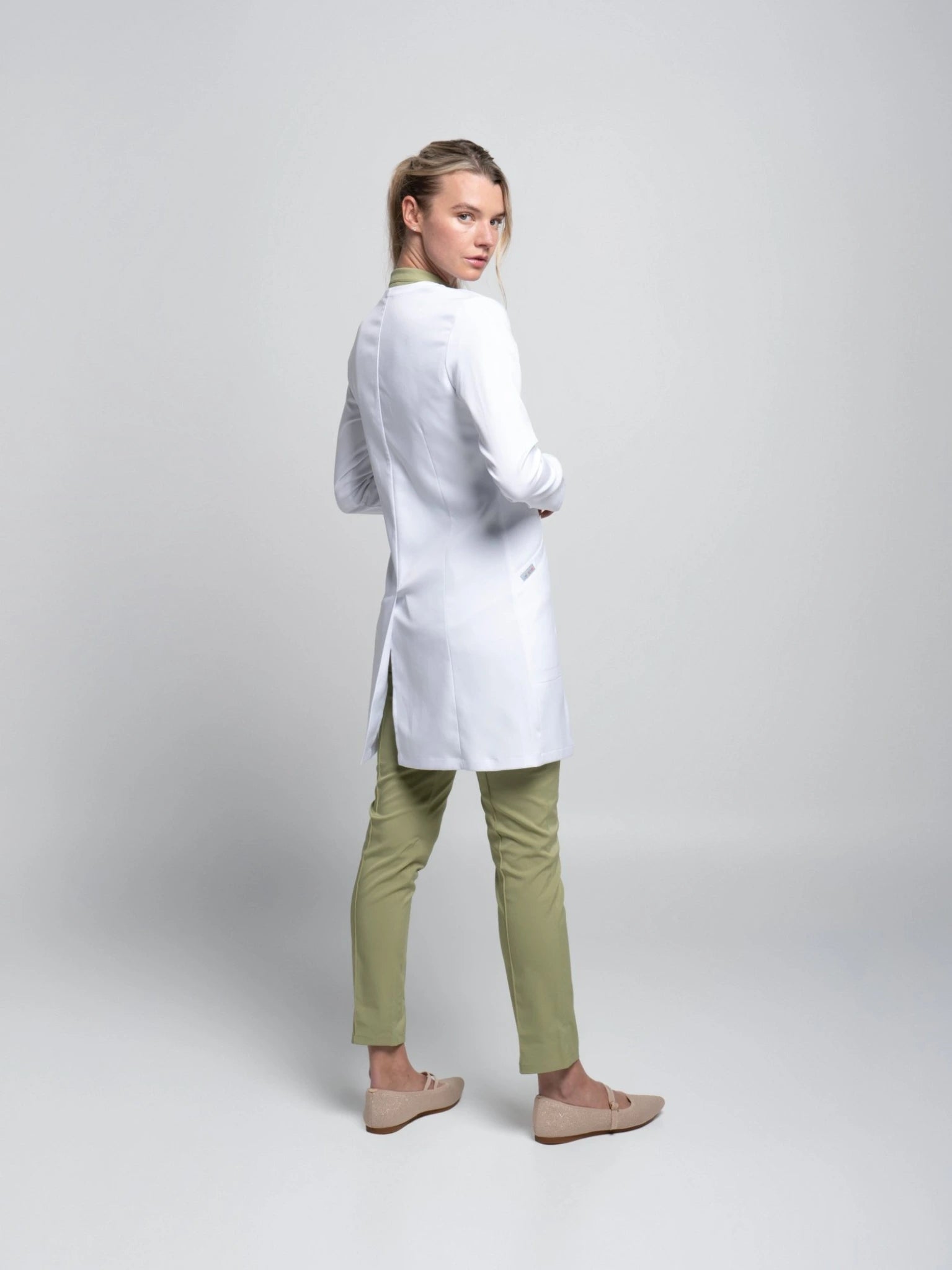 Capurgana White Coat - BLACK - Colorchain